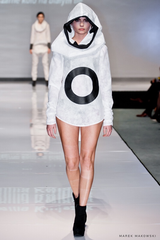 Emilia Kwiatek - Czarne Koło Na Białym Tle 2