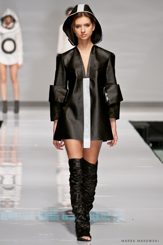 Emilia Kwiatek - Czarne Koło Na Białym Tle 3