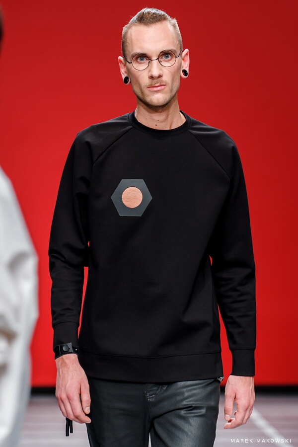 2RU2RA - Painted Black 18